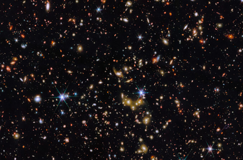 Aujourd’hui, l’équipe du projet a annoncé la publication de toutes les images prises par COSMOS-Web ainsi que des catalogues associés. […]